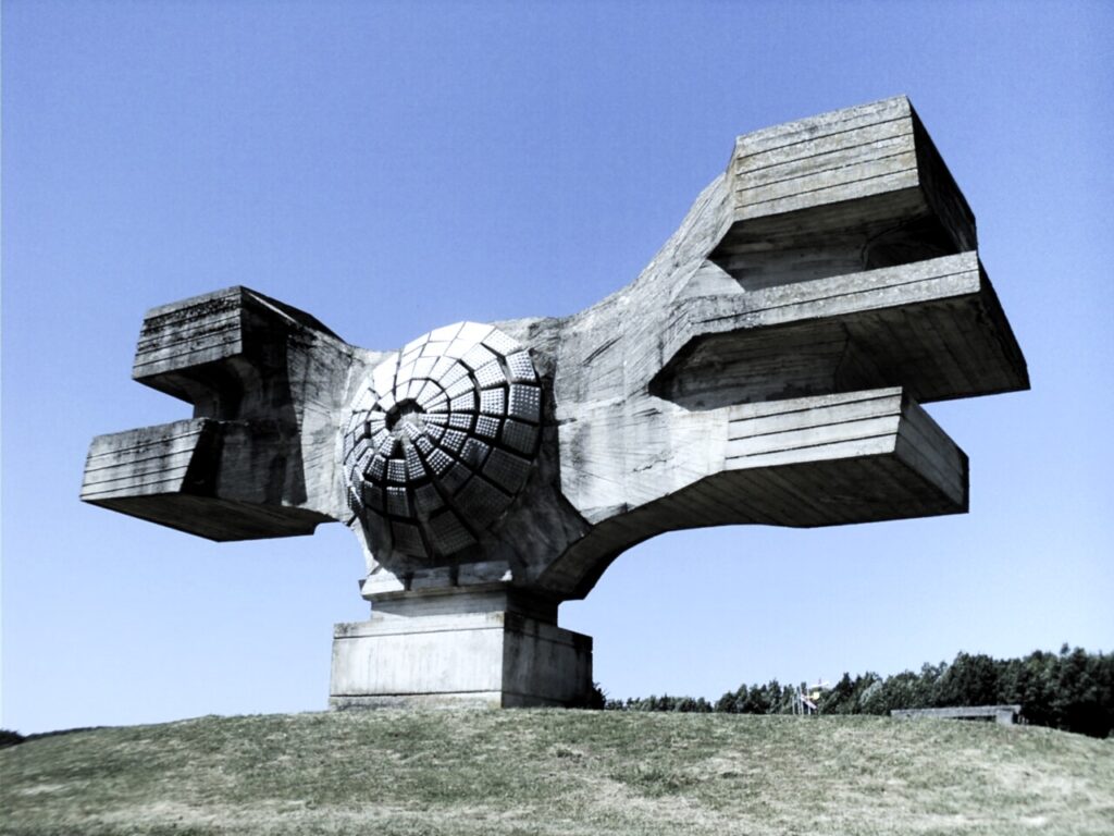 Spomenik_revoluciji-Podgaric
